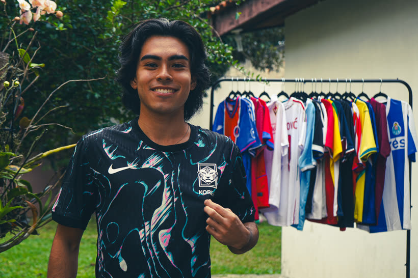 Cliente vestindo a camisa da Coreia do Sul