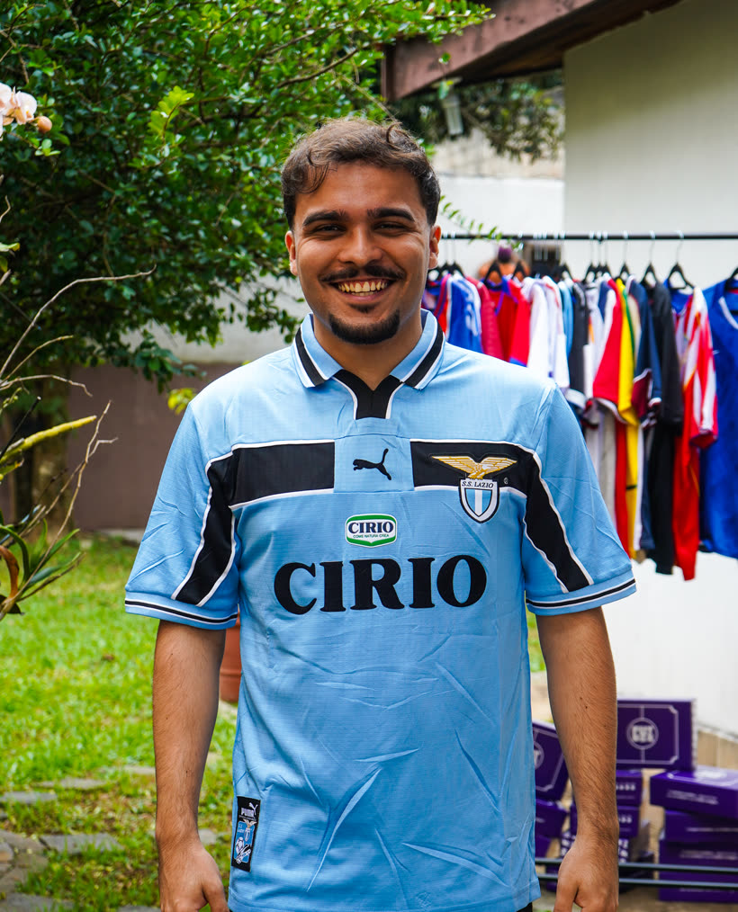 Cliente vestindo Lazio retrô da Cirio